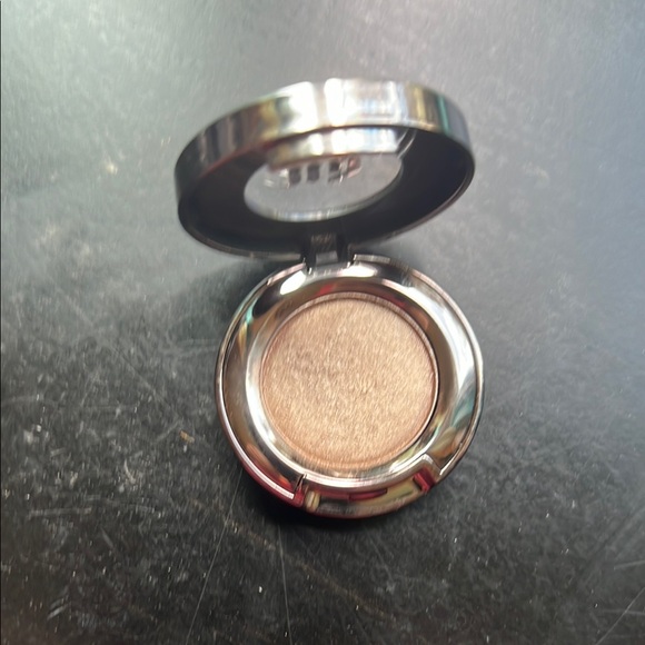 Urban Decay Chase shimmering Eyeshadow - Picture 2 of 4